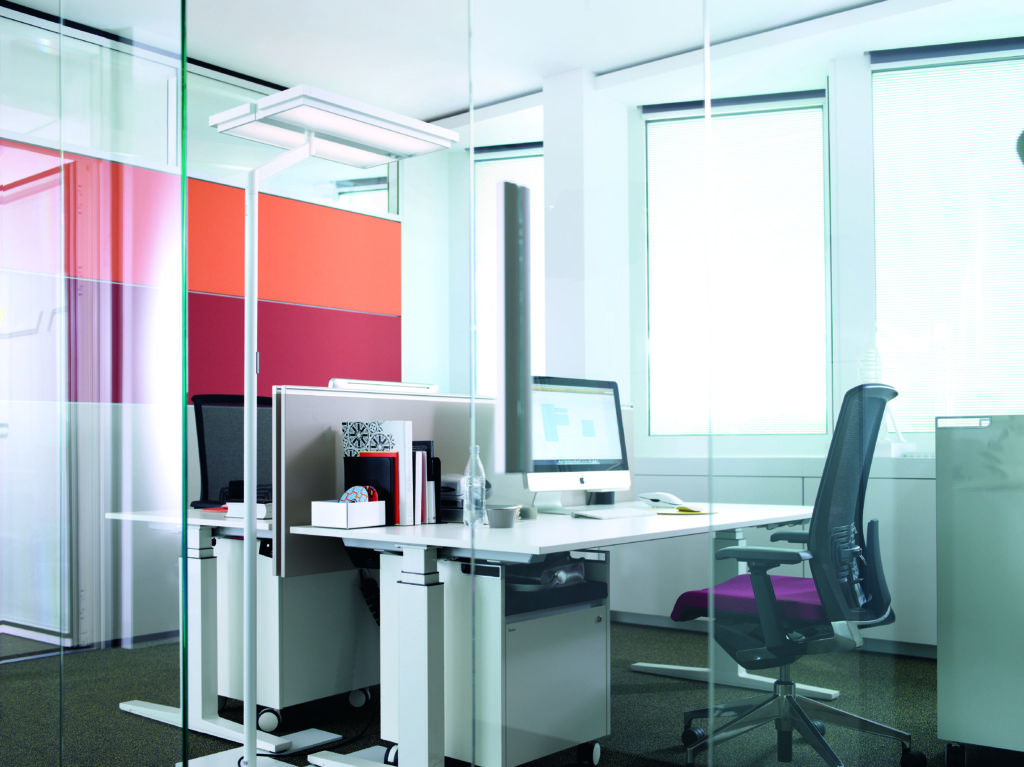 WALDMANN LED-Stehleuchten ATARO und TYCOON