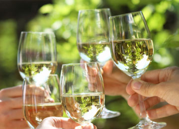 Gartenparty feiern – wie wäre es mal mit individuellen Einladungskarten für Ihre Freunde?